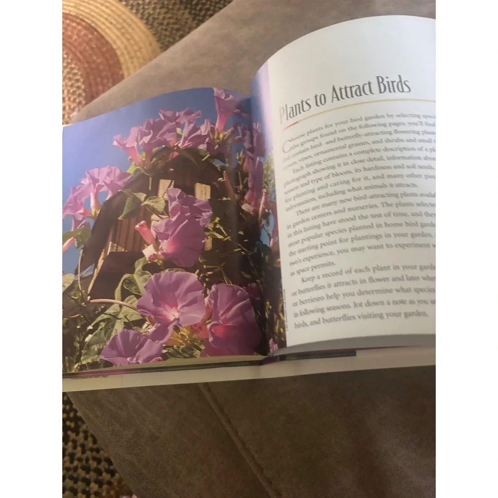 Birds in Your Backyard Guide Robert J Dolezal Reader's Digest Hardcover 2005